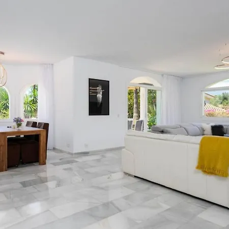 Superb With Private Pool And Barbecue וילה מארבלה
