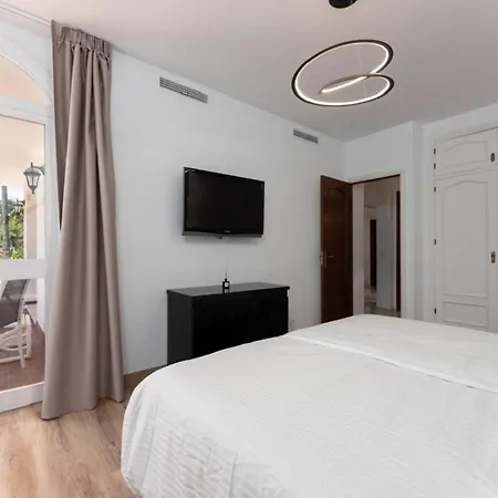 Superb With Private Pool And Barbecue מארבלה